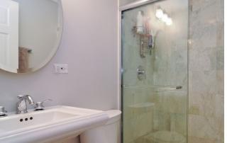 5350 Glenwood Ave, Chicago IL  60640-2232 exterior