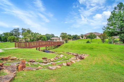 327 Cpe Conroe Dr, Montgomery TX 77356-5718 exterior