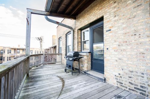 1022 Irving Park Rd, Chicago IL  60613-2914 exterior