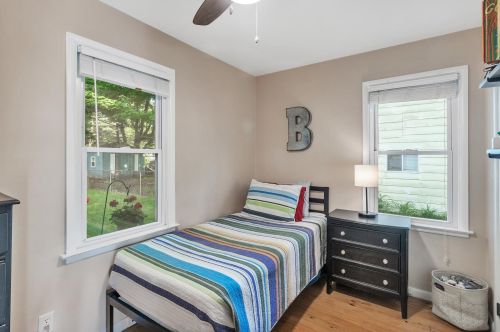 8125 Lk Wood Dr, Kalamazoo MI 49002-4338 exterior