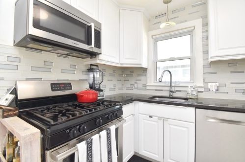 17 Waldorf St, Springfield MA 01109-1837 exterior