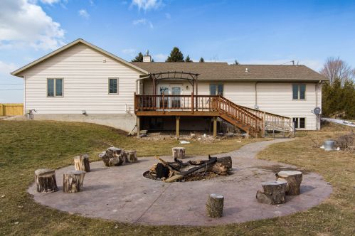 3301 Wagon Wheel Rd, Manitowoc WI 54220-8713 exterior