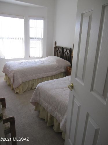 560 Riverdale Ct, Green Valley AZ 85614-3524 exterior