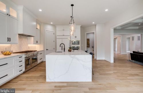 6801 Dillon Ave, Mc Lean VA  22101-4435 exterior