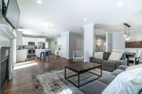 404 Summer St, North Andover, MA 01845-5643