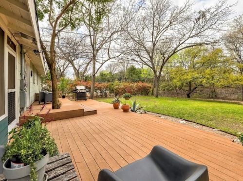 5204 Andover Pl, Austin TX  78723-3118 exterior