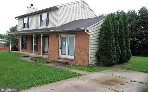 13 Frock Dr, Hanover, PA 17331-9151