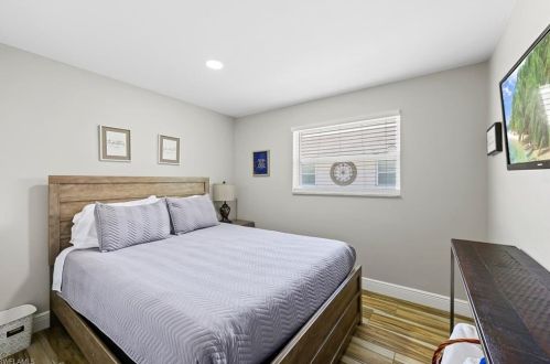 670 97 Ave, Naples FL 34108-2281 exterior