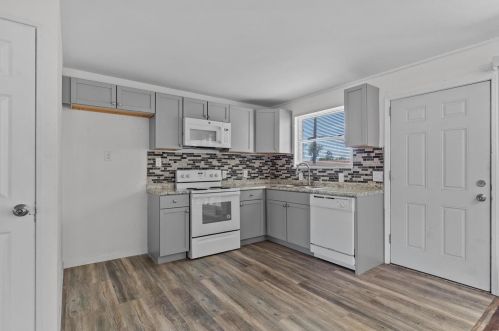 10529 Edgefield Dr, Saint Louis MO 63136-5749 exterior