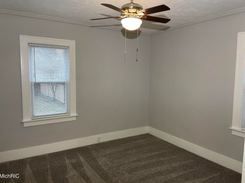 684 Isabella Ave, Meskegon MI 49442-4047 exterior