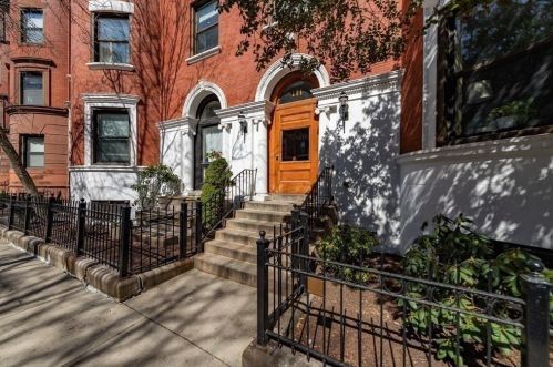 111 Gainsborough St, Boston MA exterior