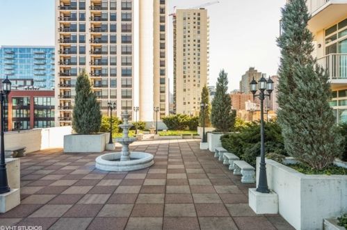 230 Division St, Chicago IL 60610-4319 exterior