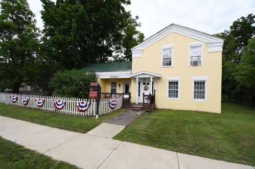 514 Kalamazoo St, Paw Paw MI 49079-1130 exterior