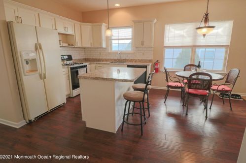 11 Arcadia Dr, Lakehurst NJ 08759-6161 exterior