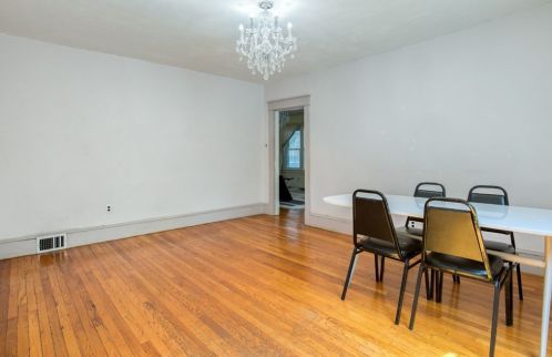 28 Merrimac Ave, Springfield MA  01104-2718 exterior