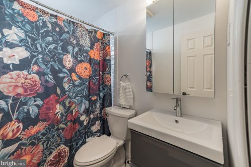 1536 18 St, Philadelphia PA 19145-1402 exterior