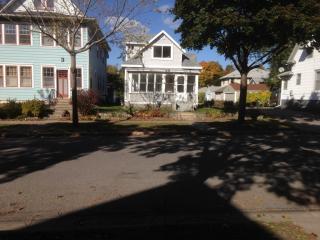 1471 Charles Ave, Saint Paul MN  55104-2404 exterior