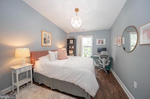 328 Lemonte St, Philadelphia PA 19128-4520 exterior