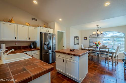 1241 Marshview Ln, Green Valley AZ 85614-6293 exterior