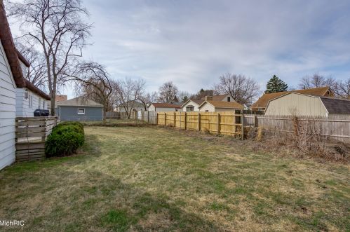 1423 Parkhurst Ave, Grand Rapids MI 49504-2646 exterior