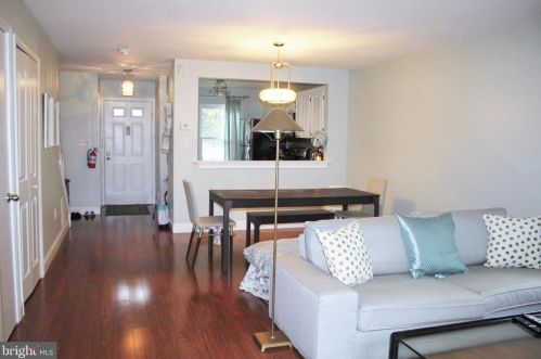 36 Magnolia Ct, Trenton NJ  08648-4828 exterior