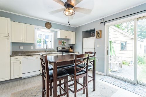 1 Hickory Pl, Huntington Station NY 11746-2322 exterior