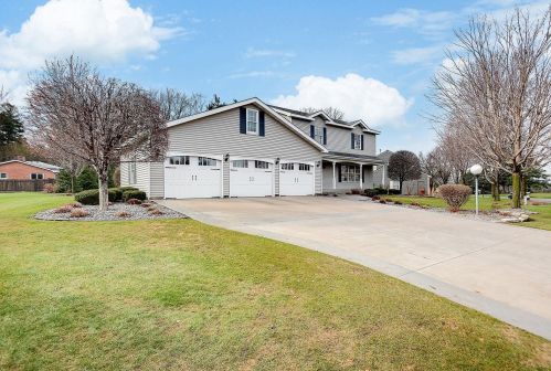 1445 Amundson Dr, Stillwater, MN 55082-4177