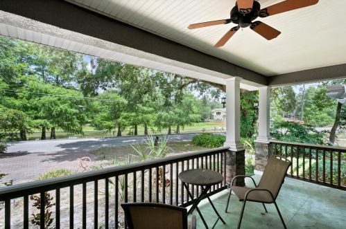 1007 Lake Emerald Dr, Orlando, FL 32806-1424