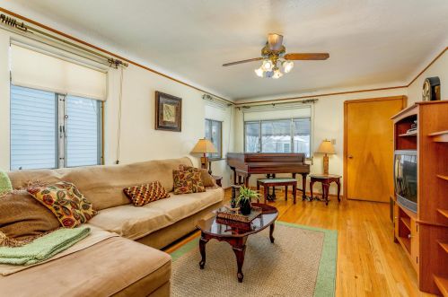 2186 Chesterland Ave, Cleveland OH 44107-6145 exterior