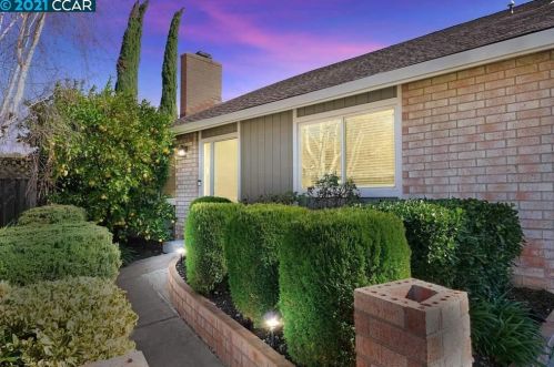 5517 Guadalupe Ct, Concord, CA 94521-2448