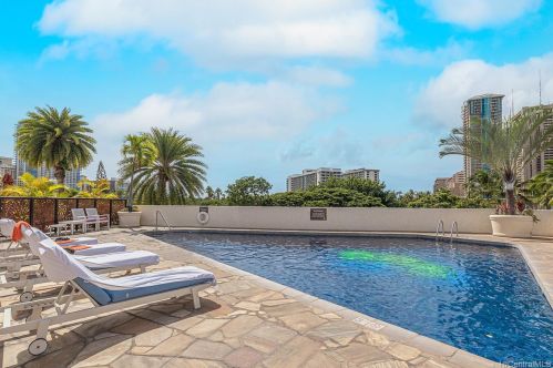 2045 Kalakaua Ave, Honolulu HI  96815-5118 exterior