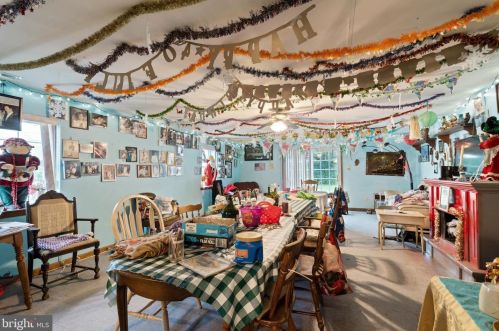 526 Longshore Ave, Philadelphia PA 19111-4424 exterior