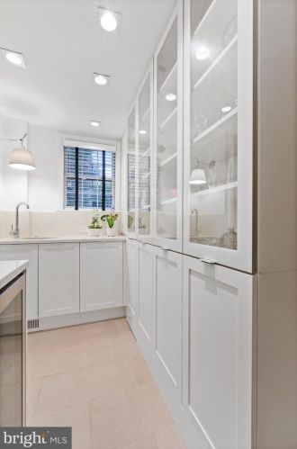 326 21 St, Philadelphia PA 19130-3237 exterior