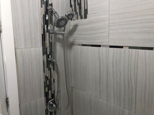 8001 Blackstone Ave, Chicago IL 60637-1823 exterior