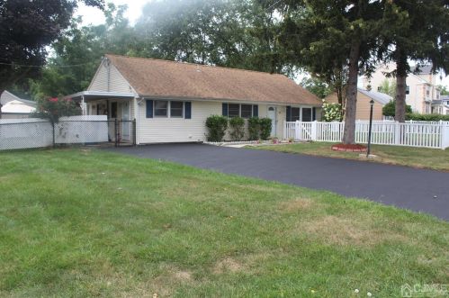 17 Barnett Pl, Piscataway NJ  08854-5301 exterior