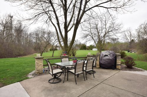 6945 Tesch Ave, Milwaukee WI 53220-2417 exterior