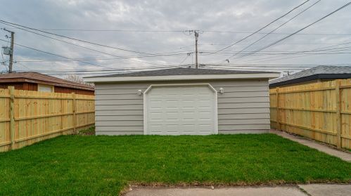 11412 Avenue, Chicago IL 60617 exterior