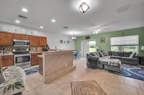 2534 Creekside Dr, Fort Pierce FL  34981-5100 exterior