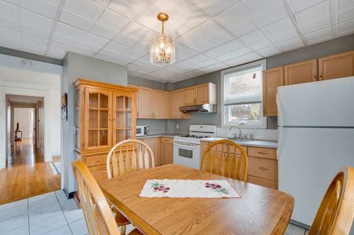 14 Lowell St, Woburn MA 01801-2358 exterior