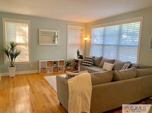 61 Franklin School Way, Metuchen NJ  08840-1859 exterior