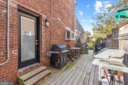 116 Moncure Dr, Alexandria VA 22314-4965 exterior