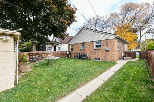 3379 Burrell St, Milwaukee WI 53207-2754 exterior