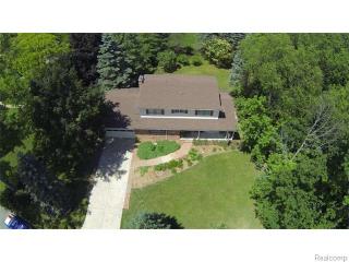 262 Ridgewood Rd, Rochester, MI 48306-2640
