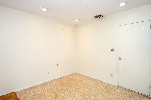 3 Cloverfield Rd, Valley Stream NY exterior