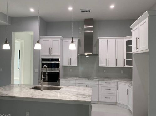 3677 8 Ave, Naples FL 34120-0051 exterior