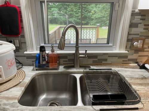 128 Tallyho Dr, Springfield MA  01118-1944 exterior