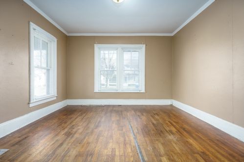 1016 Oak St, Kalamazoo, MI 49008-1136