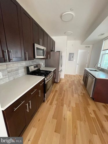 924 15 St, Philadelphia PA 19146-2141 exterior