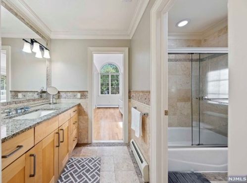 32 Lenox Ave, Demarest NJ 07627-2112 exterior