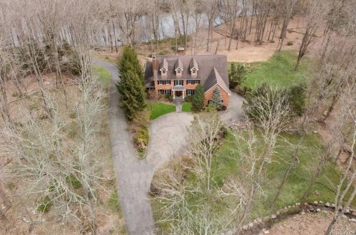 34 High St, Armonk NY 10504-1224 exterior